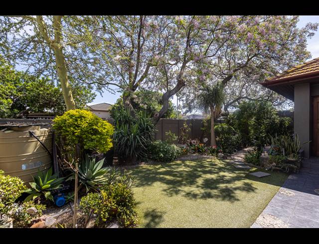 5 BEDROOM HOUSE FOR SALE IN OAKDALE